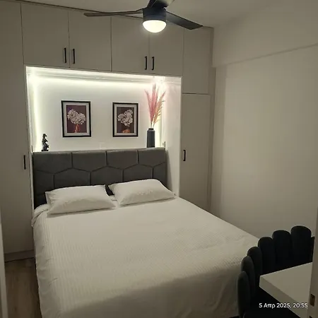 Helen 埃尔莫波利斯