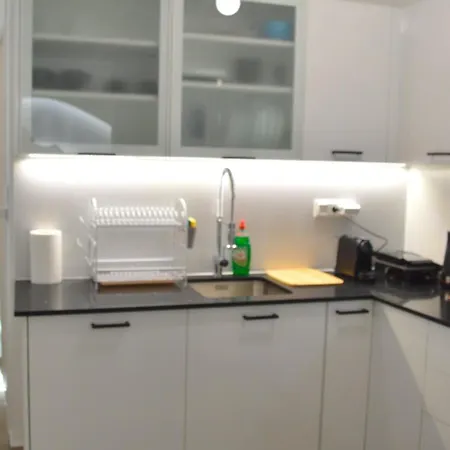 Helen * 埃尔莫波利斯