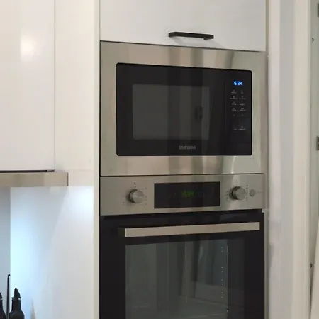 Helen * 埃尔莫波利斯